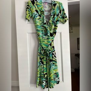 Lilly Pulitzer island wrap around dress with ruffles on the collar!  ❤️